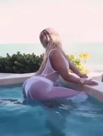 Nicki in the Pool