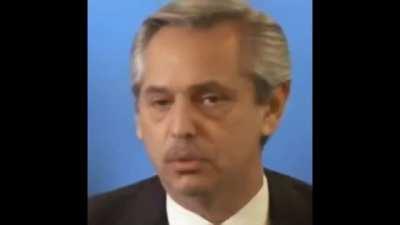 Alberto cantando karaoke 🎤 (Dame Da Ne)