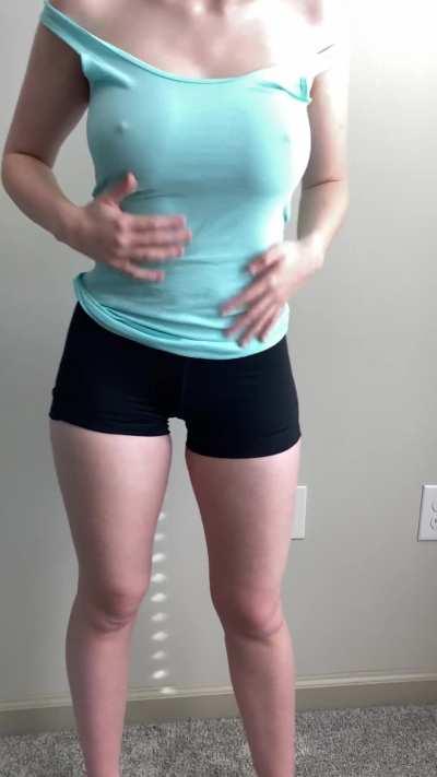 Ever seen a fit girl with natural tits like mine? 😏