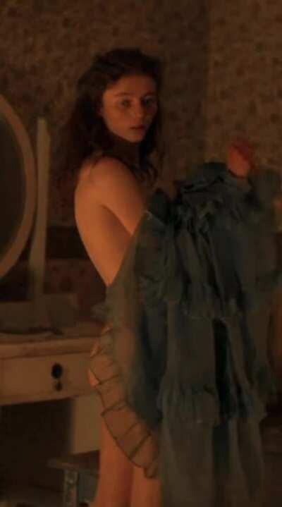 Thomasin Mckenzie (Elsa from Jojo Rabbit)