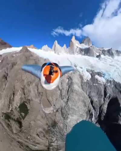 Ruso se tiró de la Aguja Saint Exupery