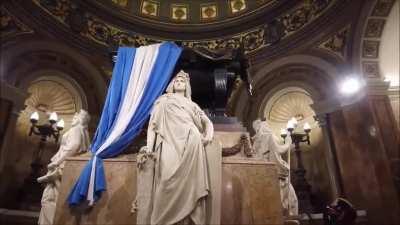 Pero como tocan esos granaderos