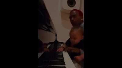 dawg somebody help me my chest hurts 😭