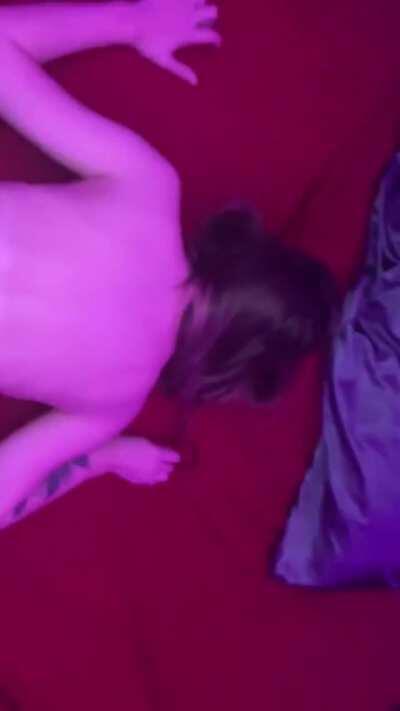 The way she grips it 🤤