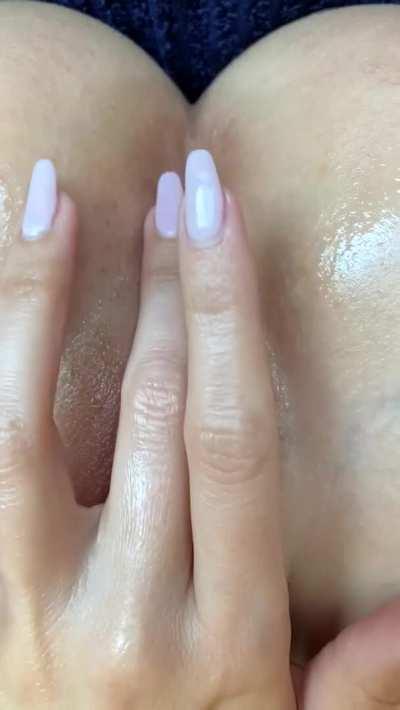 Looking for someone to cuddle with 😘