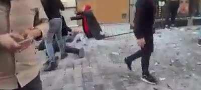 TAKSİM İSTİKLAL CADDESİNDE PATLAMA OLDU (Spoiler'da kan var, kan tutuyorsa açmayınız...)