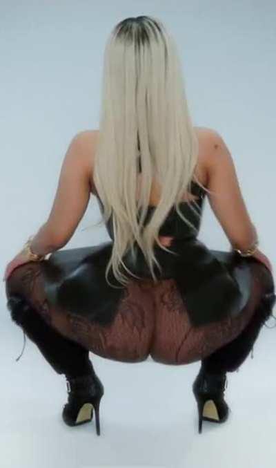 Nicki ass no panties
