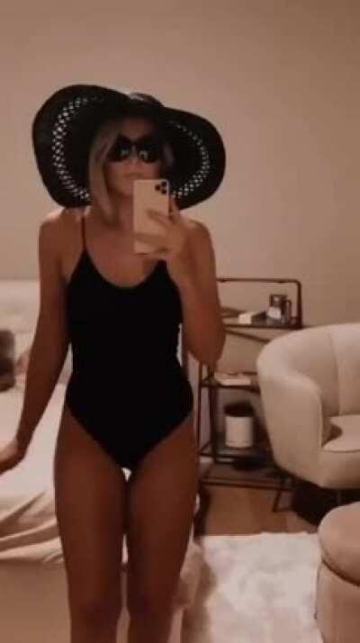 Badeanzug sehr sexy 😍🍒