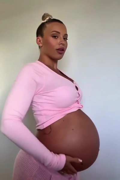 Pregnant Tammy Hembrow