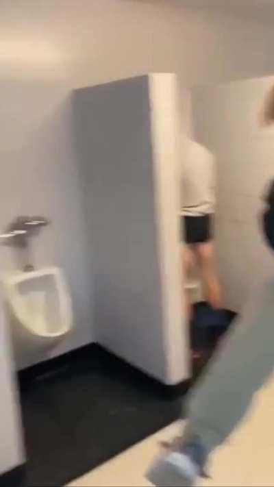 Literalmente las pibas los pibes en 2022.