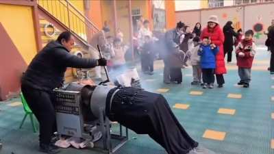 Making popcorn the old fashion way