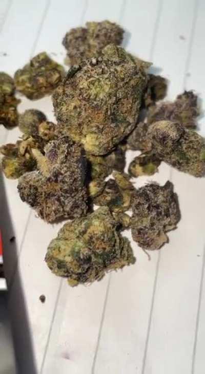 Smoking that scotty pimpin backpackboyz in Ireland 👀?