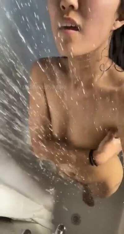 A Shower thot [f]or your viewing pleasure