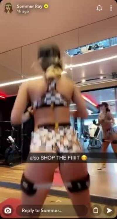 Showing off her ass while working out