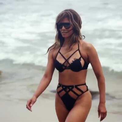 Would you believe me if I told you she was over the age of 50 in this vid?