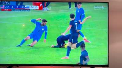 Betancur Red Card for a nasty challenge on Seb in US - Uruguay