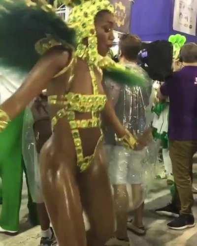 A prova cabal de que Iza é a mulher mais bonita do Brasil, quiçá do mundo