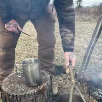 To make a hot tea pot hold easier
