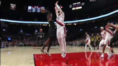 [Highlight] The Portland Trailblazers Arena plays ominous music as Jarred Vanderbilt lies on the floor in pain after a hard foul