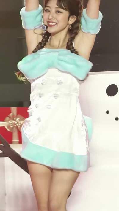 Jihyo - Thighs & camel toe