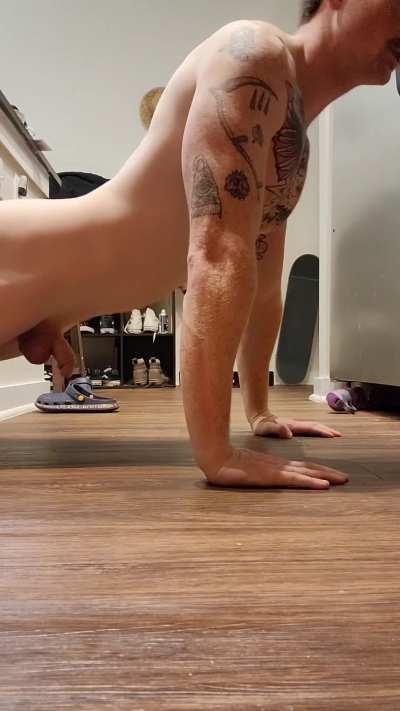 Wanna do some post chest workout push-ups with me? [M]