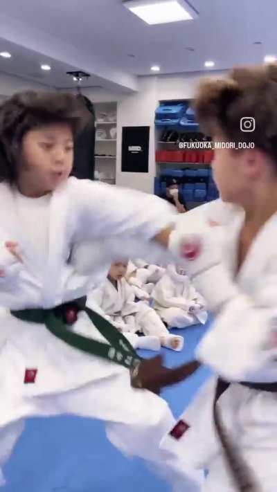 É assim que eu imagino as lutas nos animes 