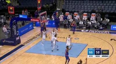 [Highlight] Randle with the buzzer beater 3 to end the half