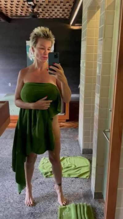 F(50) join me in the spa let's have a hot fun