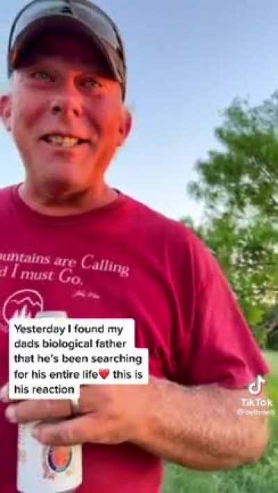 Oh my goodness guys. This got me. His expression…. 💜