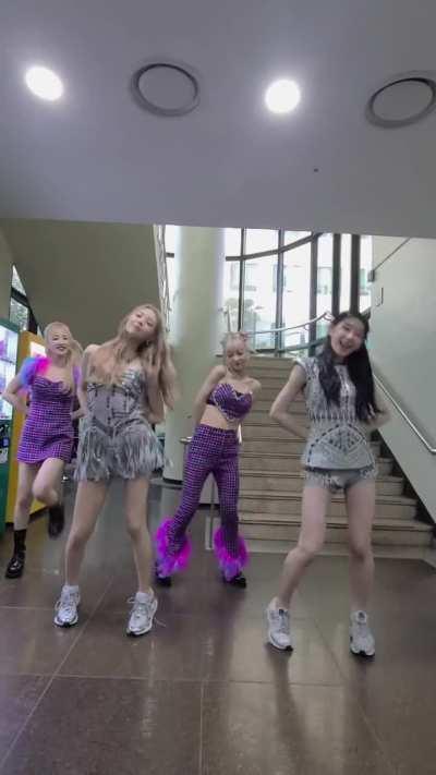 ITZY TikTok Post - ChoBom's Sneakers Challenge with Cheareyong and Yuna (220715)