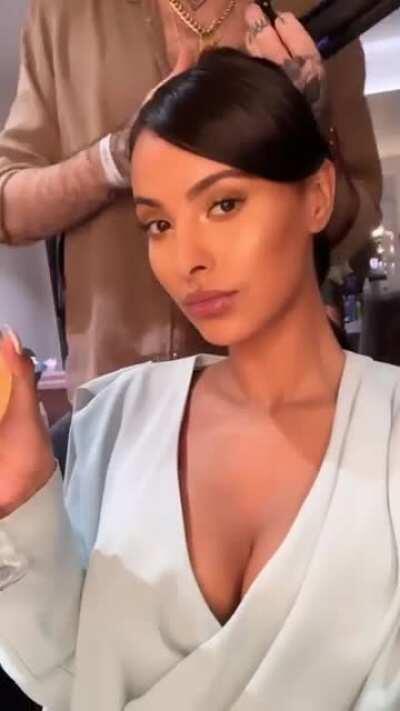 Teen Awards dressing room GIF 01