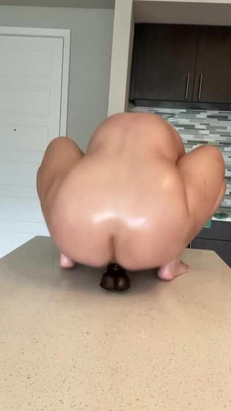 I was so horny that I drenched my kitchen counter