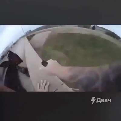 - Ложись на землю! - Как скажешь чувак!