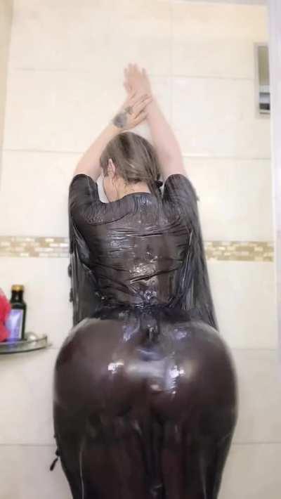 [reddit] Feeding everyone as much of her fat ass as I can all day