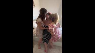 Testing who's the better kisser