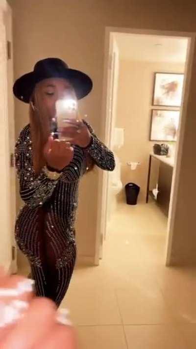 Cant blame the old nigga for locking her down 😭 🔐