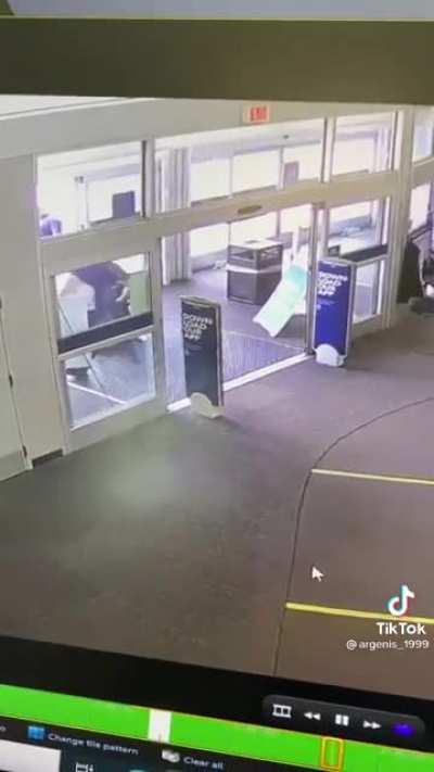 Employee shuts down a store thief by snatching away the merchandise