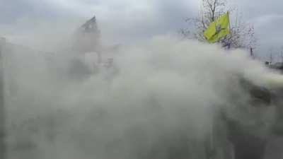 MAGA supporter pepper sprays cop with no retaliation