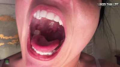 Giantess Erika swallows you whole! 🤯