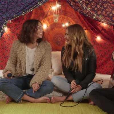 Vanessa Hudgens & Ashley Tisdale