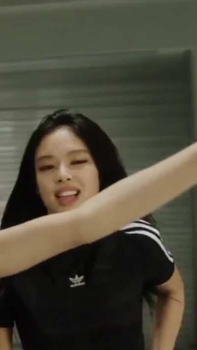 Jennie Blackpink #piernas #legs #thighs #muslos #ass #culo #abs #tits #tetas #miniskirt #minifalda #shirt #upskirt