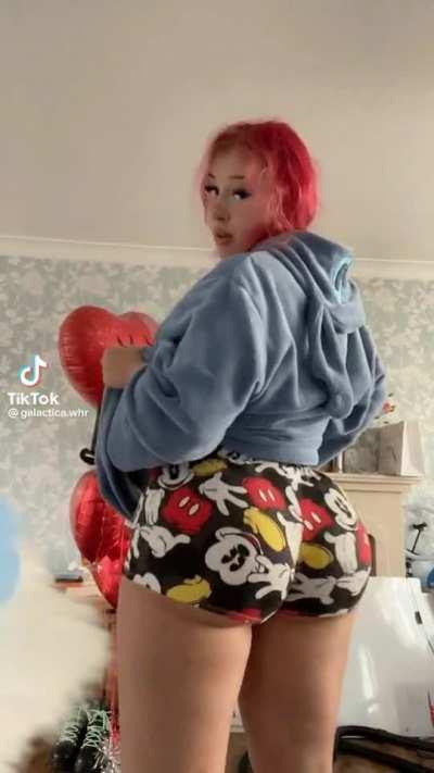 Better quality of her jello booty