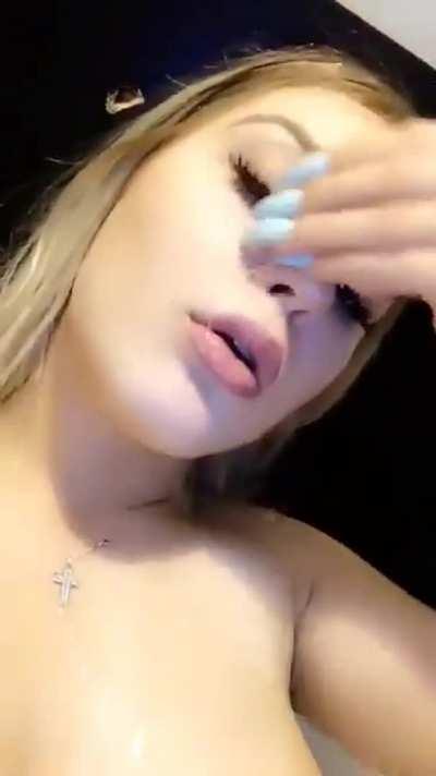 22 [F4M] [ Snapchat ] [alexascotti0]Press the up arrow and I'll send an inst*nt nude. Always in the mood for s*xting👍