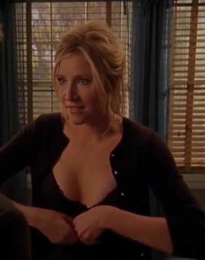 Sarah Chalke ready for action