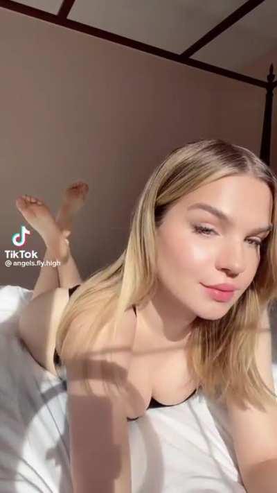 More of Angelica’s blonde soles