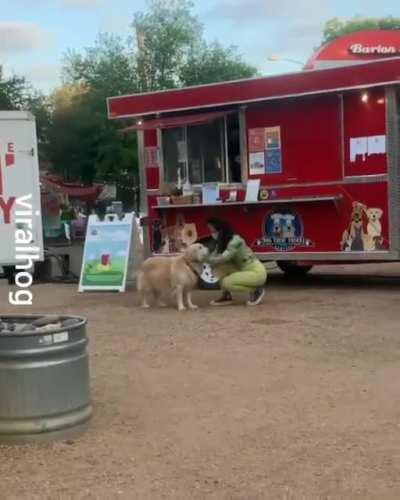 Esse entregador merece uma gorjeta