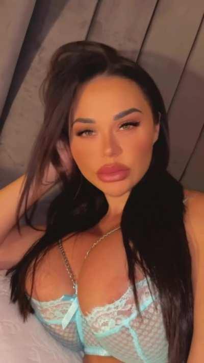 Wait til the end to see my bimbo tits OUT 🙊