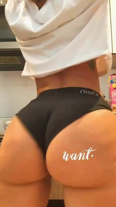 That Booty keeps growing!!! 🔥😱