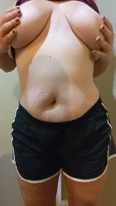 just a little hotwife titty bounce for ur Sunday morning