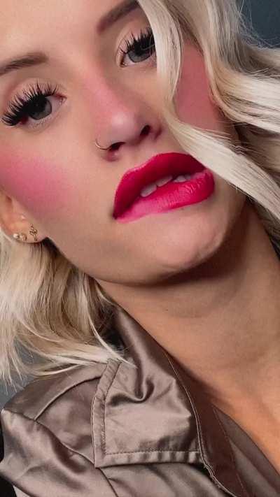 Are you hungry? You can eat me 👅